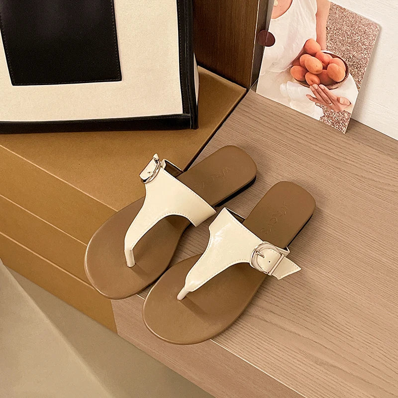 2026 Summer Beach Vacation Women's Flip-Flops Stylish Round Toe Buckle Women's Sandals New Simple Roman Flat Sandals Selling